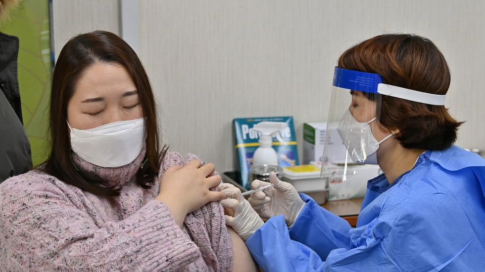 første uke med covid eksperimentelle vaksiner i Sør-Korea 7 døde og mer enn 2800 skadd