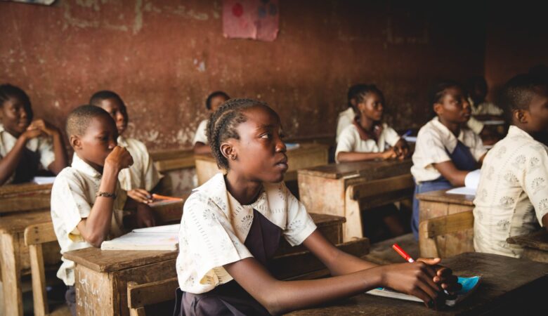 over 300 jenter bortført fra skolen av radikale muslimske banditter i Nigeria