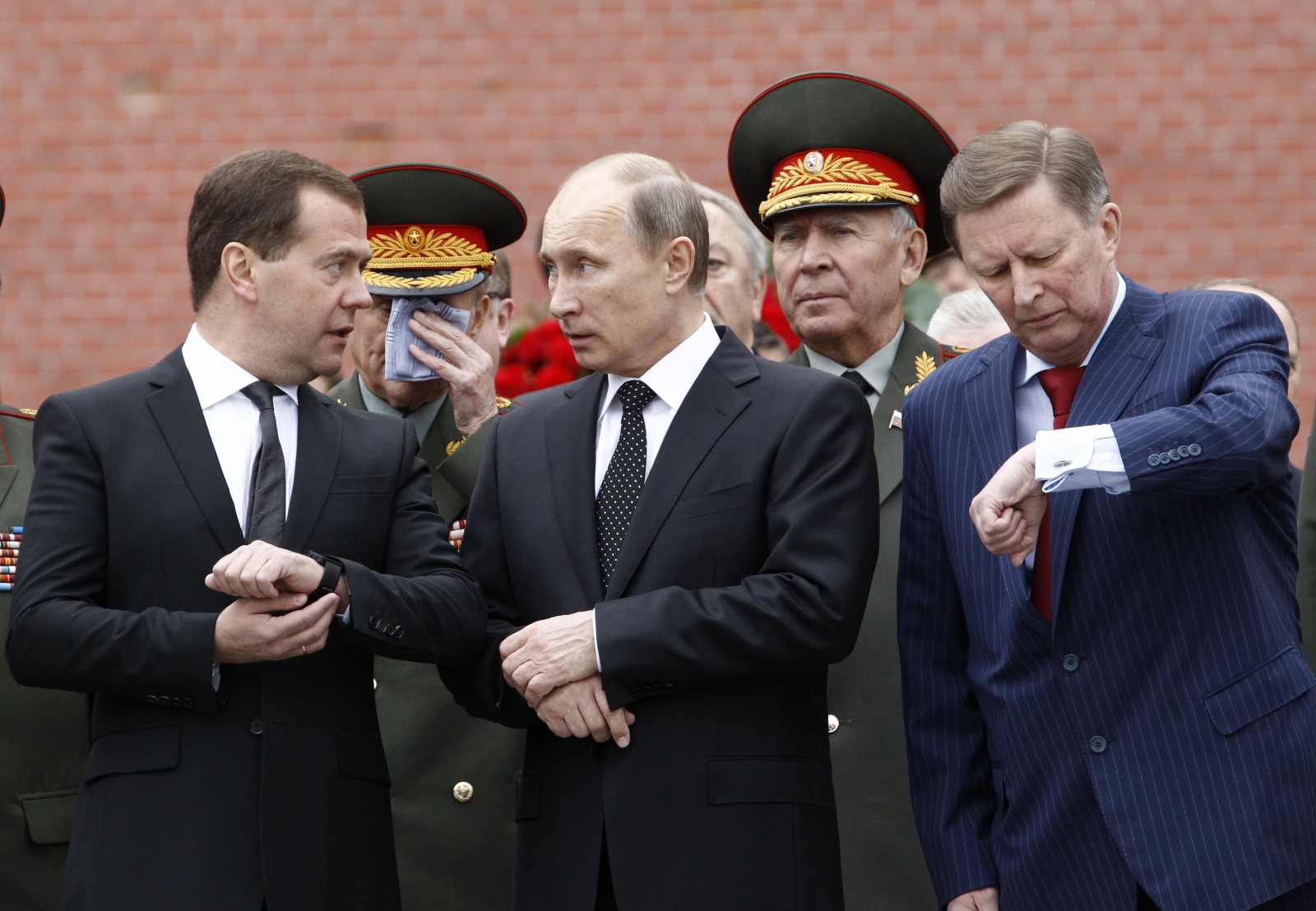 Fra venstre mot høyre: Dmitry Medvedev, Vladimir Putin og Sergey Ivanov