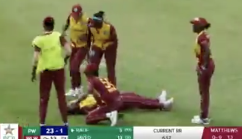 to 'fullvaksinerte' cricket-spillere kollapser midt i kampen under internasjonal kamp
