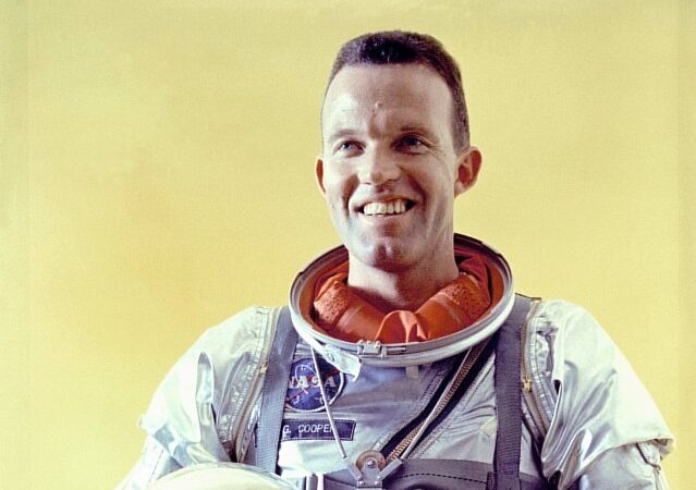 astronaut gordon cooper i witnessed a ufo landing in 1957